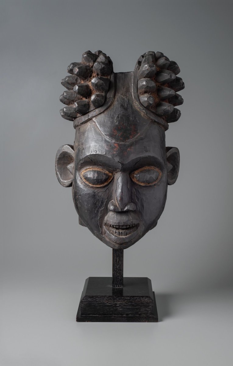 Head with Royal Cap